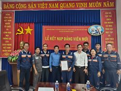 Chi bộ Chi nhánh Cà Mau kết nạp Đảng viên mới và họp Chi bộ định kỳ tháng 7/2026