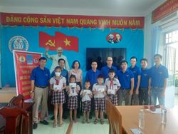 Chi đoàn Chi nhánh Nhơn Trạch Công ty CP Dịch vụ Kỹ thuật Điện lực Dầu khí Việt Nam (PVPS) thăm và tặng quà cho các em học sinh có hoàn cảnh đặc biệt khó khăn đóng trên địa bàn huyện Nhơn Trạch – Đồng Nai