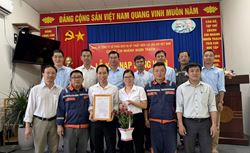 Chi bộ Chi nhánh Nhơn Trạch thuộc Đảng bộ Công ty Cổ phần Dịch vụ Kỹ thuật Điện lực Dầu khí Việt Nam tổ chức Lễ kết nạp đảng viên